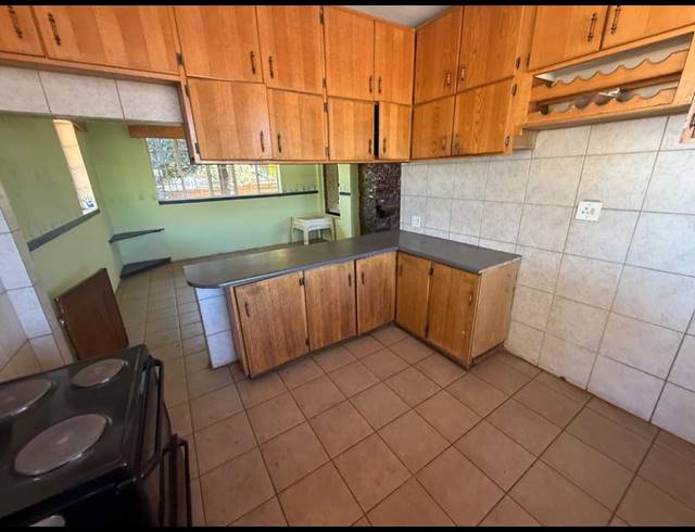 7 BEDROOM HOUSE FOR SALE IN VANDERBIJLPARK CW 6